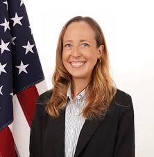 FDA: Tracy Beth Høeg prende il posto di Richard Pazdur alla guida del CDER. Quinto cambio di direzione nel 2025